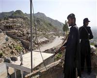 Pakistan'da intihar sald�r�s�: 5 �l�