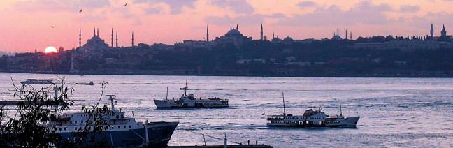 �stanbul'un d�rt bir yan� d�rt g�n �iirle kaplan�yor