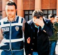 M�d�rlere 'senkronize hareket' su�lamas�