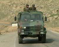 Askeri ara� ile cip �arp��t�: 4 er yaraland�