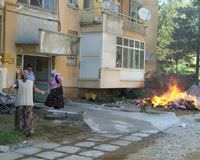 Kocas�na k�zd� e�yalar� yakt�