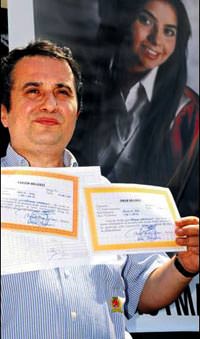 Okulu, M�nevver'e takdirname verdi