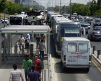 2,5 milyon liral�k metrob�s yolda kald�