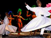 Erotik samba �zerine ilahili sema g�sterisi