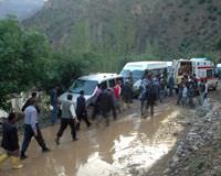 Van'da sel ve heyelan karayolunu kapatt�