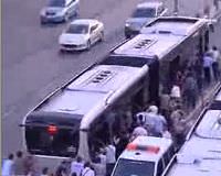 Metrob�s yine yolda kald�
