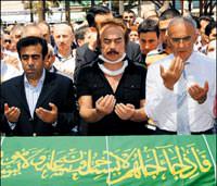 Gencebay, Samsun'da annesini topra�a verdi