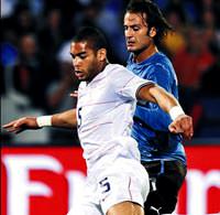 Onyewu F.Bah�e'yi duyunca g�l�yor!