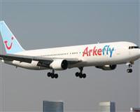 Pilot yolculara k�z�nca...