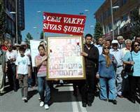 Sivas katliam� kurbanlar� an�l�yor