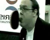 Azmetti, a�z�yla masa tenisi oynad�