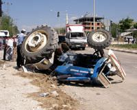 Van'da trafik kazas�: 2 �l�, 4 yaral�