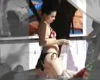 �zg� Namal bikinili yakaland�