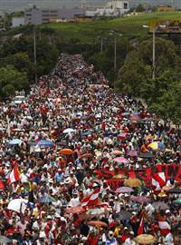 Honduras'ta soka�a ��kma yasa��