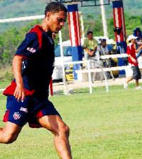 Futbolcu, sata�an taraftar� �ld�rd�