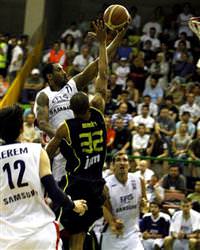 Fener'e zorlu grup