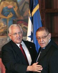 Obama'ya "�u k���k siyah adam" diyen bakan g�revinden ayr�ld�