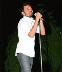 Yal�n konserleriyle rekora ko�uyor!