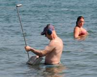 Turistler hazine av�nda