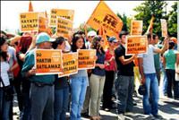 Su zamm�na belediye �n�nde protesto
