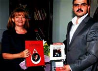 Alperenler, �dil Biret'e �i�ek g�t�r�p �z�r diledi
