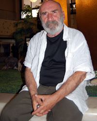 Tiyatro sanat��s� Kurtiz'e anjio yap�ld�