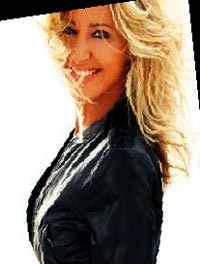 �ark�lar�n� ilk �nce k�z� Maya onayl�yor