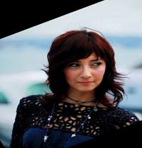 Derya fazla konu�maz, bir kara delik gibidir...