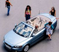 Kad�nlar l�ks ve �st� a��k otomobilleri sever