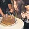 �enay Akaya s�rpriz ya�g�n� partisi