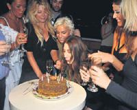 �enay Akay'a s�rpriz ya�g�n� partisi