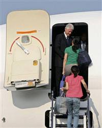 Clinton ile birlikte evlerine d�n�yorlar