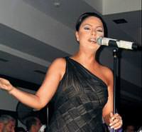 500 kost�m�n� hay�r i�in satacak