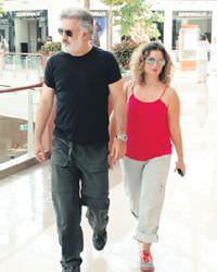 El eleyken ayr�ld�lar