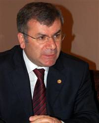 "H�k�met memurlarla alay ediyor"