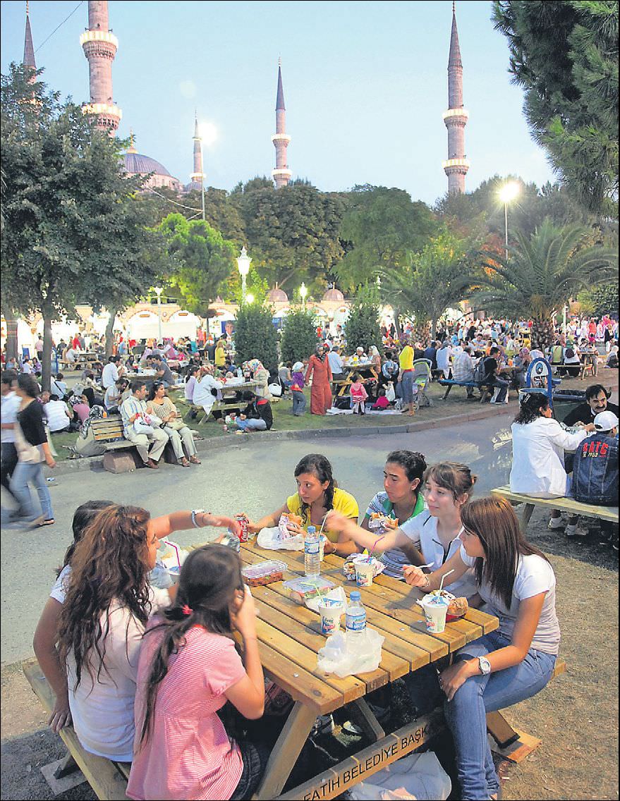 H�rrem Sultan, Nasrettin Hoca ve tulumbac�lar Sultanahmette