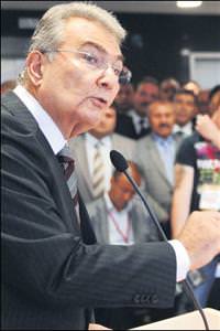 Baykal, cezaya 'zul�m' dedi, Do�an'� takla atmakla ele�tirdi