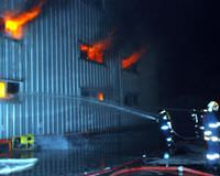 Tuzla'da fabrika yang�n�