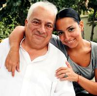 Babam y�llar sonra, benim �ark�mla, arkada��ma ���k oldu!