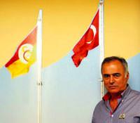 Suada'da bayrak krizi