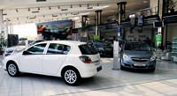 Otomobilde vergi indirimi bitti, bayiler sinek avlad�