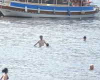 Mu�la'da turistler denize girdi