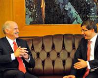 Zeytin dallar�yla geldi