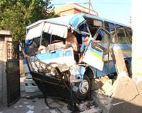 ��renci servisi duvara �arpt�: 20 yaral�