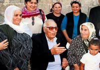 Yazar Ya�ar Kemal baba oca��nda