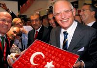 'Baklavan�z� 27 AB �yesine yedireyim, belki sizi al�rlar!'