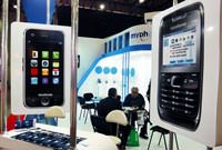Orijinalleri olmay�nca taklit cep'lere CeBIT'te nur ya�d�!