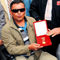 Madalyas�n� iade i�in valiye gitti