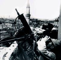 T�rk pilotlar� da Berlin'i bombalad�