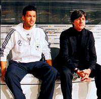 Ballack, Ada'y� fena kar��t�rd�!